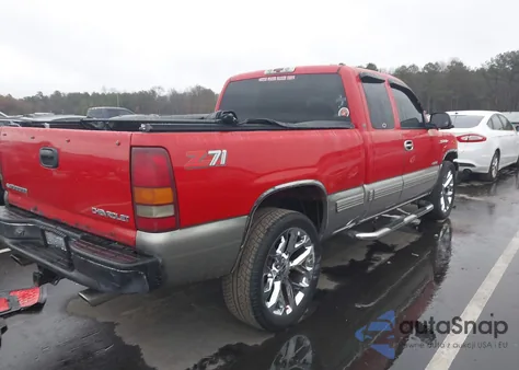 2000 Chevrolet Silverado 1500 Ls z USA, uszkodzony, nr VIN 1GCEK19T6YE124436